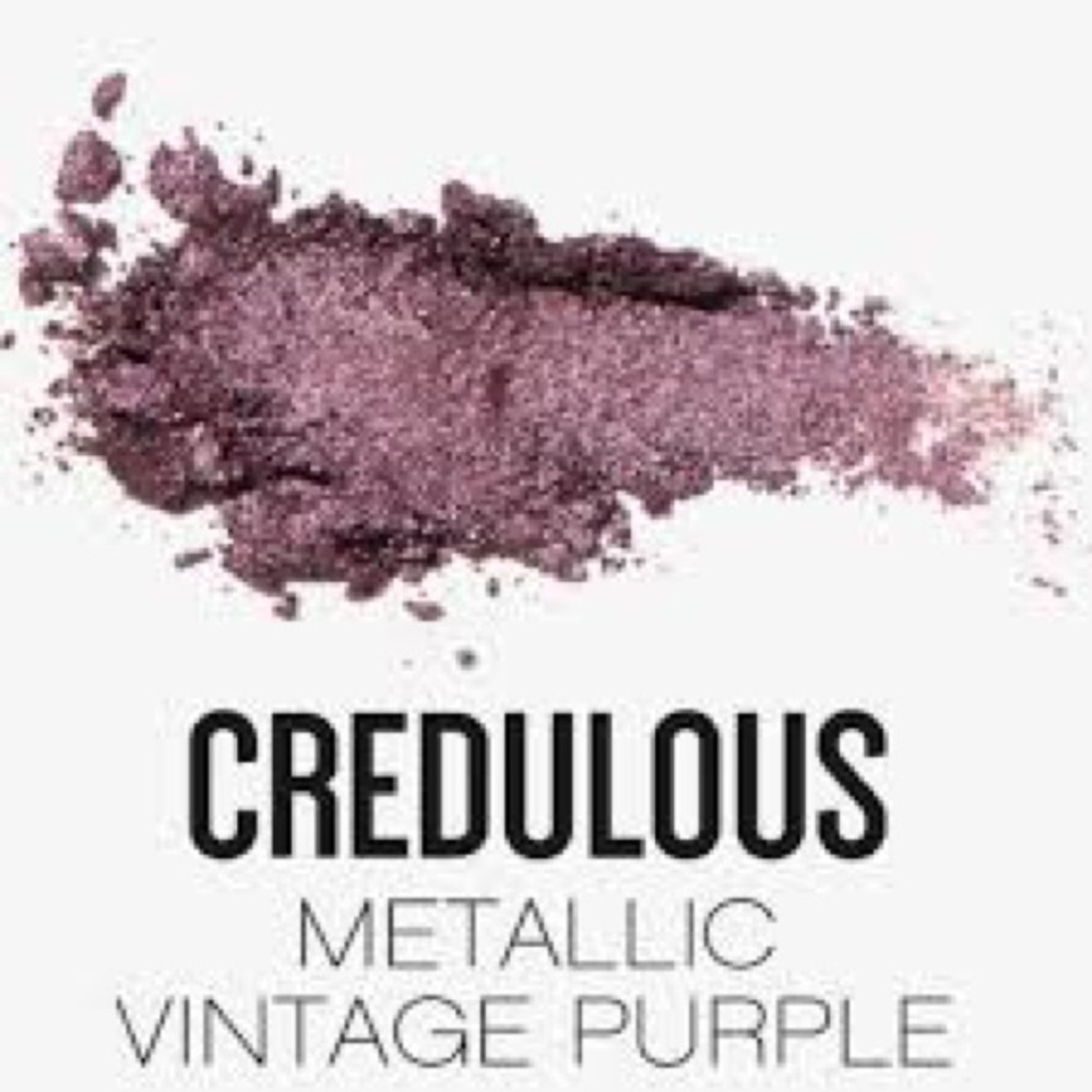 Younique moonstruck pressed shadow CREDULOUS